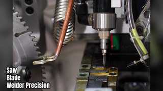 Machine de traitement thermique par induction de soudeuse de lame de scie