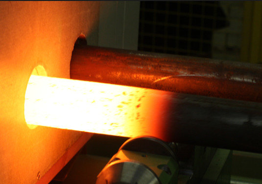 Machine industrielle de chauffage par induction 120KW pour la pièce forgéee d'écrous de boulon de couteau
